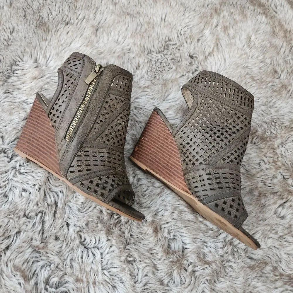 Rue21 etc! Army Green Laser Cut-Out Faux Leather Wedges‎ Size 7/8
